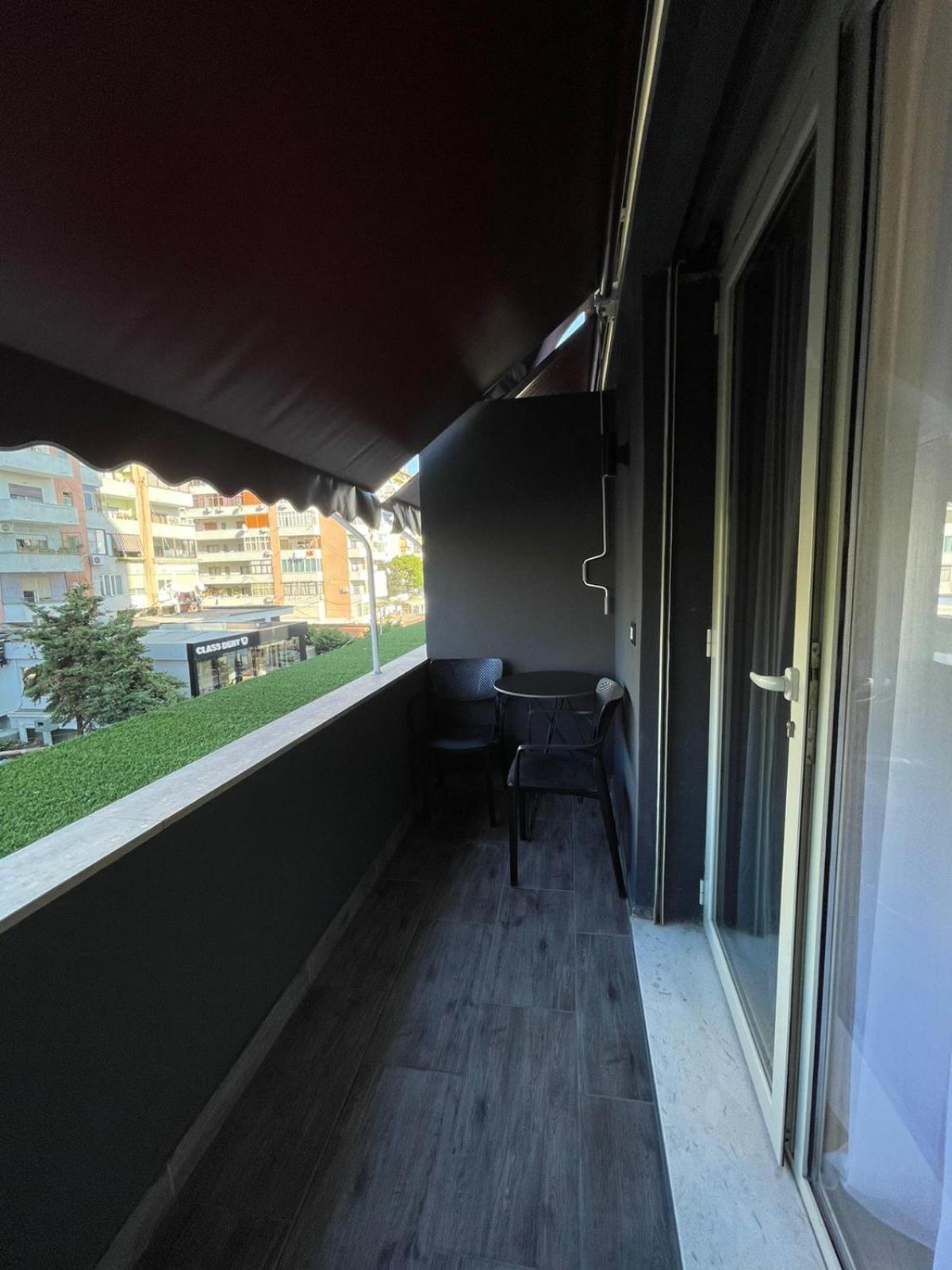 Peaky Hotel Durrës Buitenkant foto